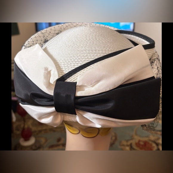 Designed by Sylvia Vintage 50s Stylish Black & White Veiled hat with bow main image 7